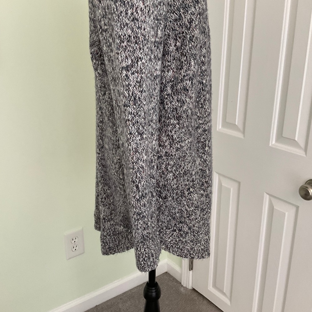 Loft Gray sweater - Picture 2 of 6